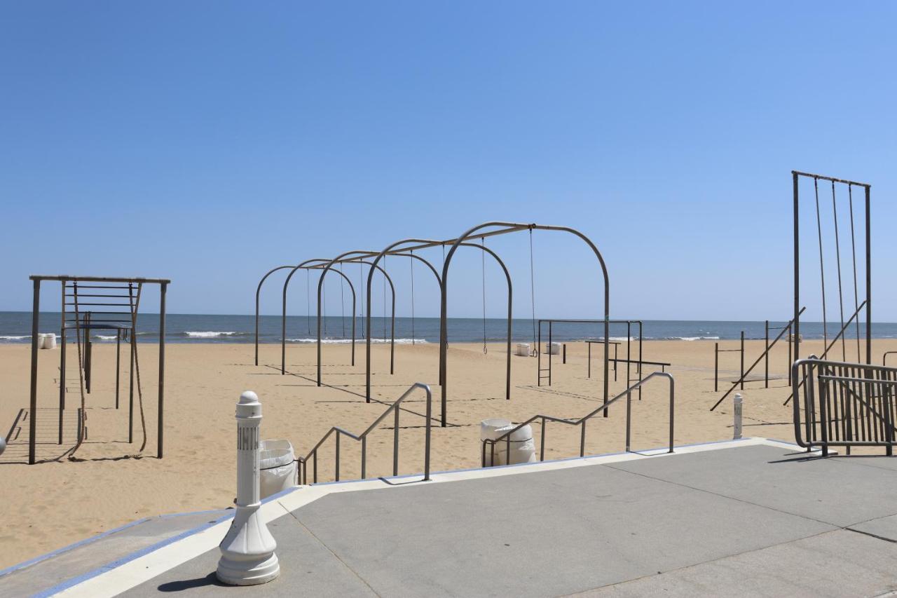 Beach Luxury Oceanfront Virginia Beach Exterior photo