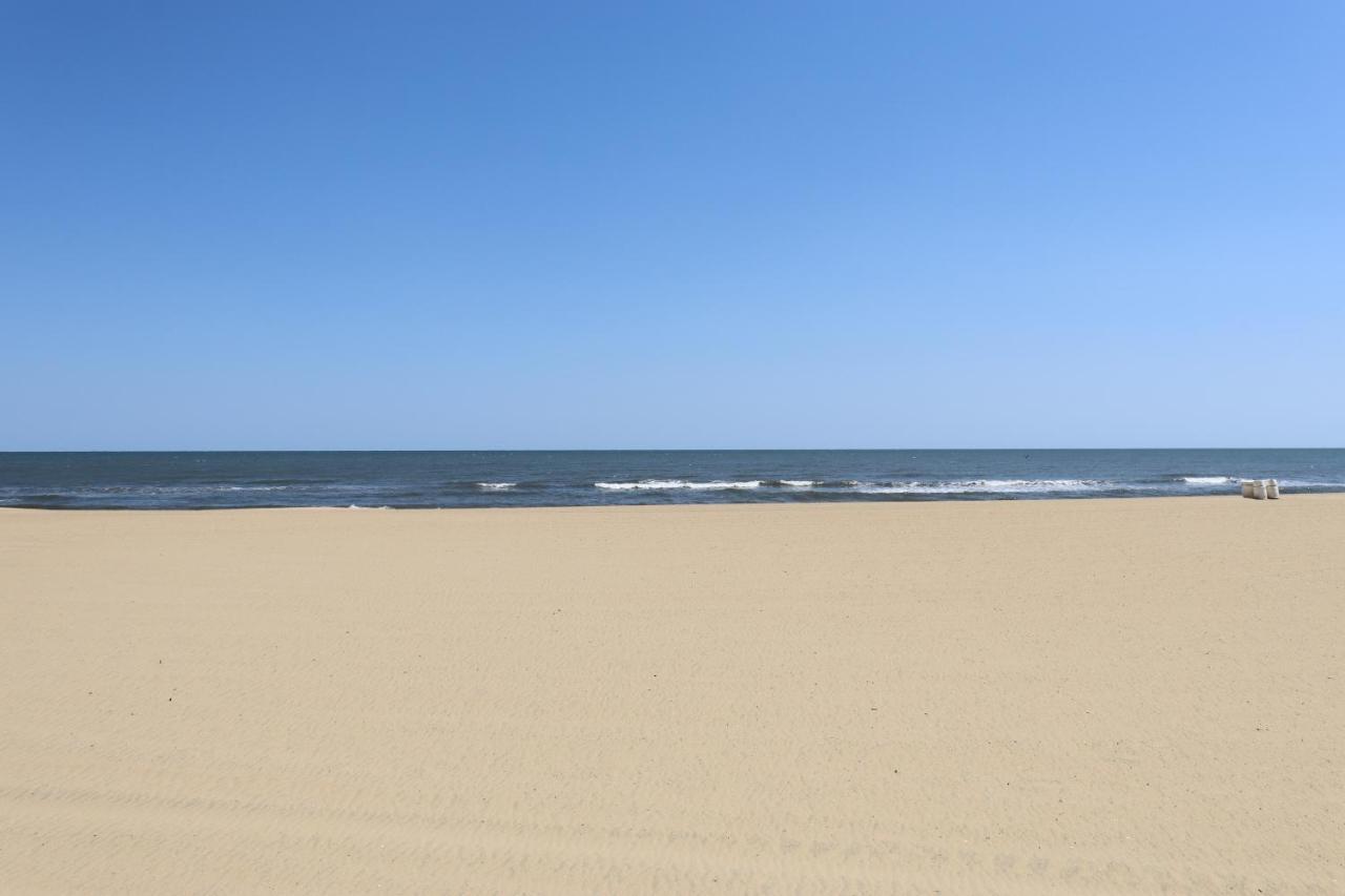 Beach Luxury Oceanfront Virginia Beach Exterior photo